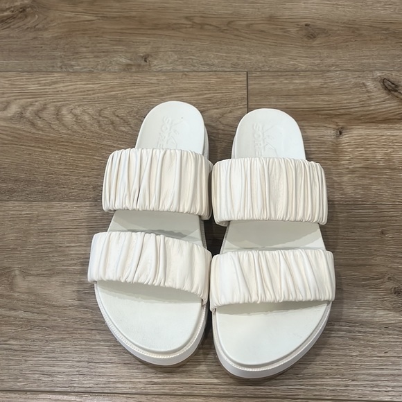 Brand new Sorel sandals - Picture 2 of 3